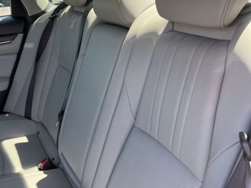 Used 2018 Honda Accord Touring image 9