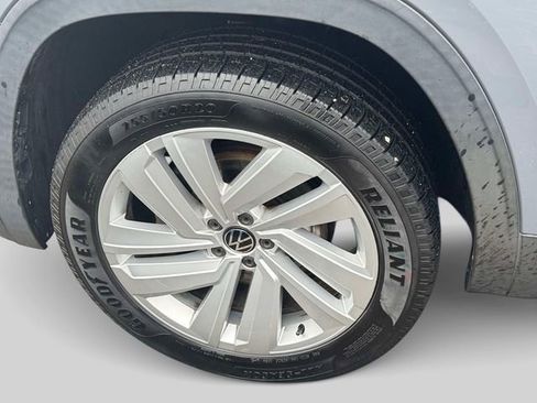 Used 2020 Volkswagen Atlas Cross Sport SE w/ Panoramic Sunroof Package image 11