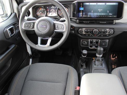 Used 2025 Jeep Wrangler Sahara AWD/4WD image 3