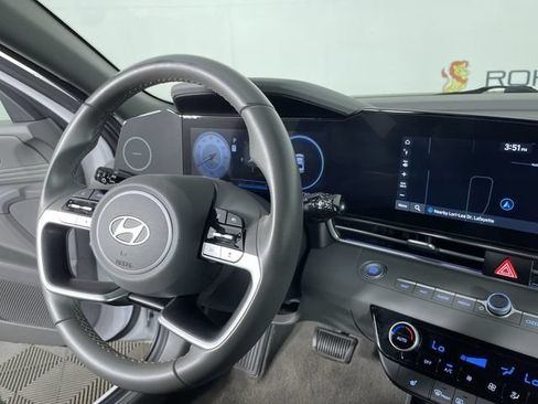 Used 2025 Hyundai Elantra SEL FWD image 29