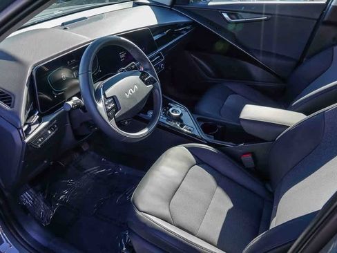 Certified 2023 Kia Niro EX image 17