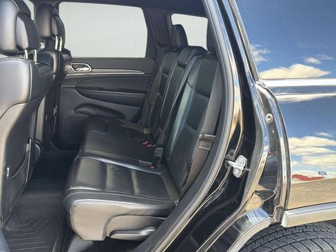 Used 2018 Jeep Grand Cherokee Limited image 31