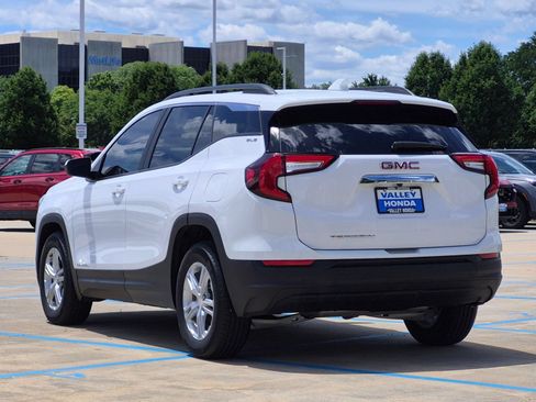 Used 2023 GMC Terrain SLE w/ Driver Convenience Package FWD image 8