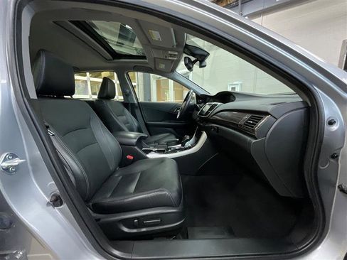 Used 2017 Honda Accord Touring image 24