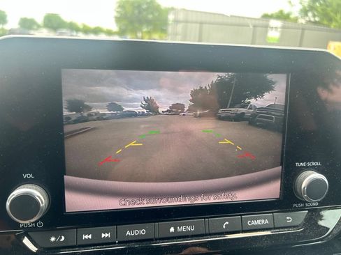 Used 2022 Nissan Pathfinder SV FWD image 17