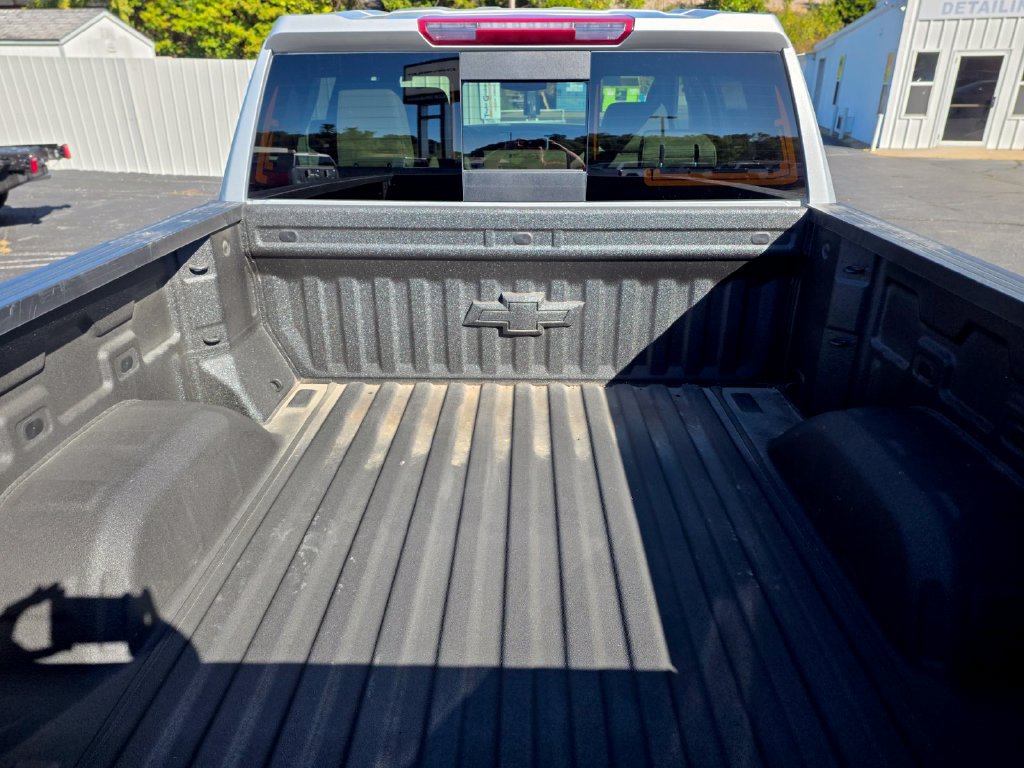 Used 2022 Chevrolet Silverado 1500 LTZ w/ LTZ Premium Package AWD/4WD image 8