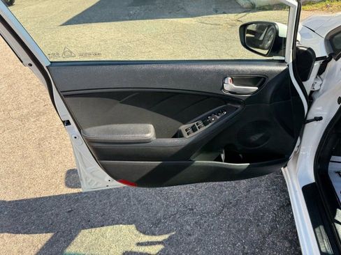 Used 2017 Kia Forte LX image 10