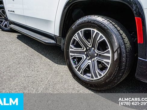Used 2024 Jeep Wagoneer L Series II RWD image 16