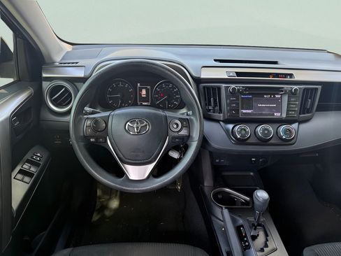 Used 2018 Toyota RAV4 LE FWD image 25