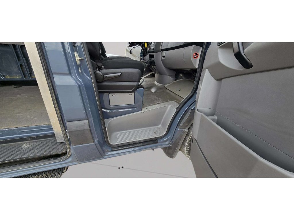Used 2018 Mercedes-Benz Sprinter 2500 image 24