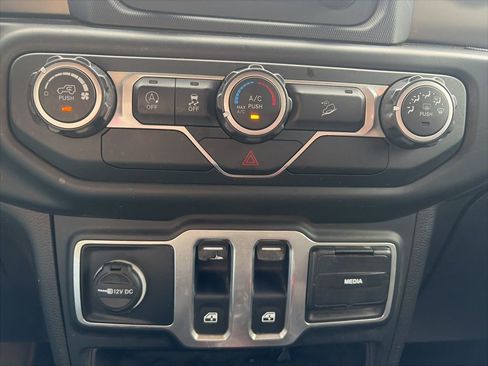 Used 2018 Jeep Wrangler Sport S image 20