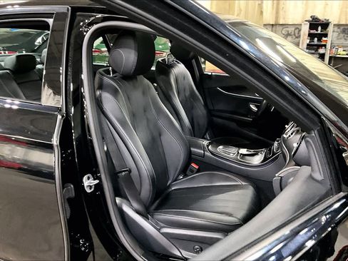 Used 2022 Mercedes-Benz E 350 Sedan image 9