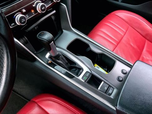 Used 2018 Honda Accord Sport image 16