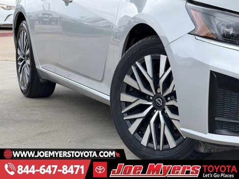 Used 2024 Nissan Altima 2.5 SV image 12
