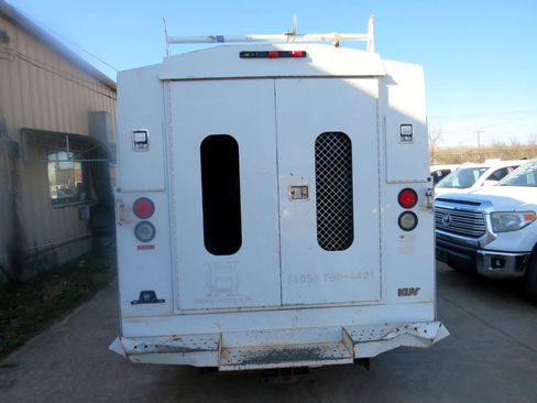 Used 2008 Ford E-350 and Econoline 350 Super Duty image 5