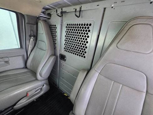 Used 2016 Chevrolet Express 2500 RWD image 10