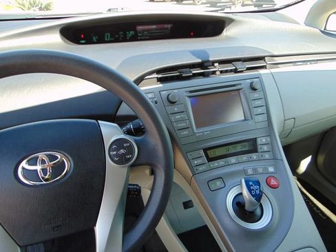 Used 2012 Toyota Prius Three FWD image 12