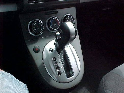 Used 2010 Nissan Sentra 2.0 SR FWD image 25