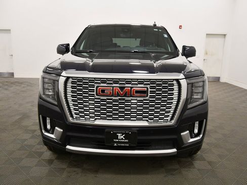 Used 2021 GMC Yukon Denali w/ Denali Premium Package image 11