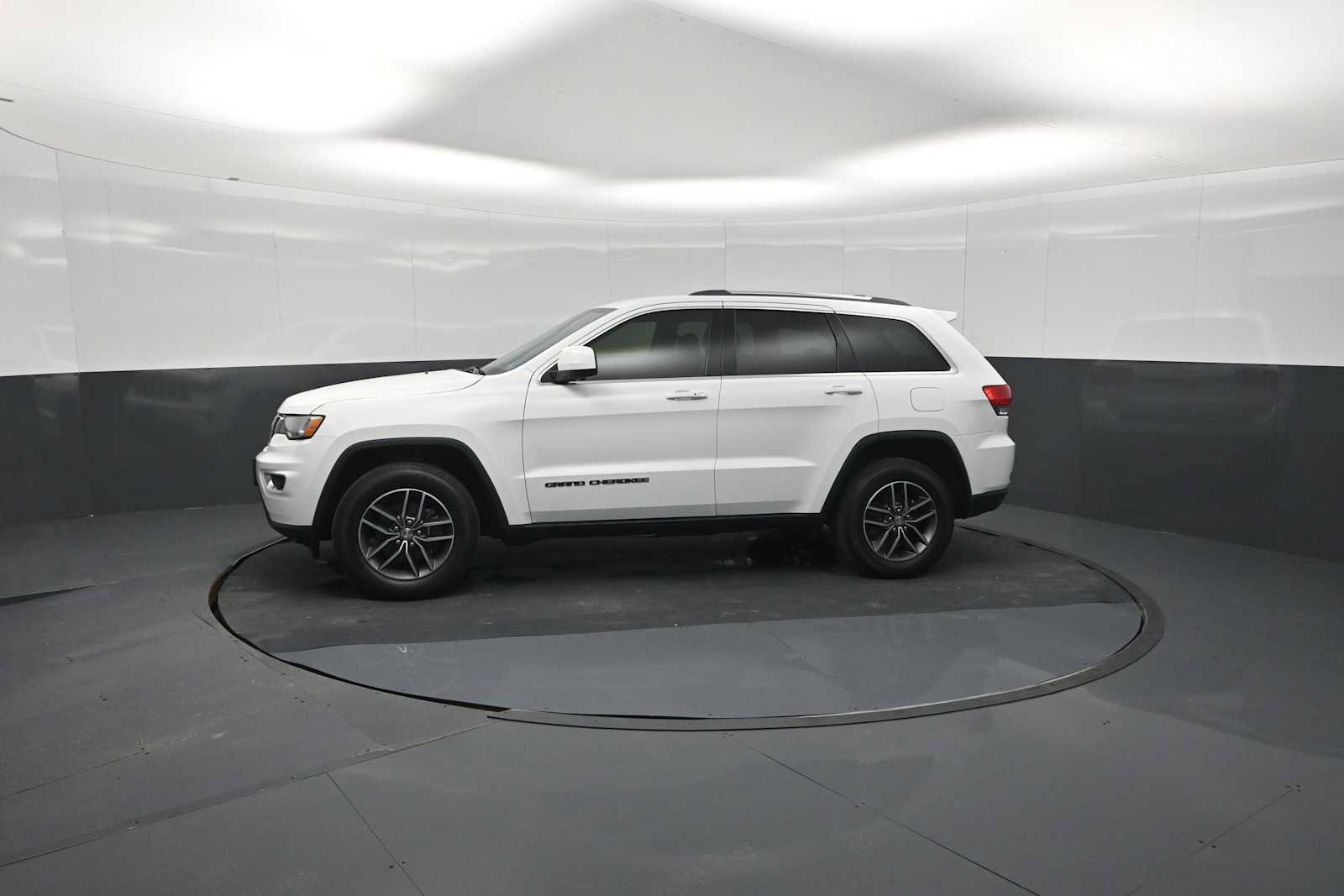 Used 2018 Jeep Grand Cherokee Laredo AWD/4WD image 77