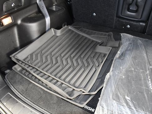 Used 2024 Mitsubishi Outlander AWD image 49