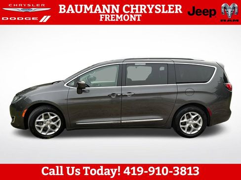 Used 2018 Chrysler Pacifica Touring-L Plus w/ Tire & Wheel Group FWD image 3