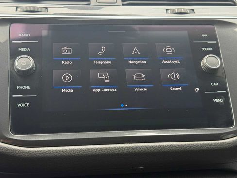 Used 2022 Volkswagen Tiguan SE FWD image 24