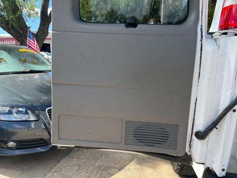 Used 2020 Chevrolet Express 3500 LS image 34