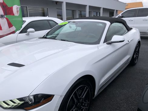 Used 2020 Ford Mustang Premium image 3