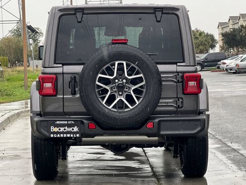 New 2026 Jeep Wrangler Unlimited Sahara w/ Safety Group AWD/4WD image 5