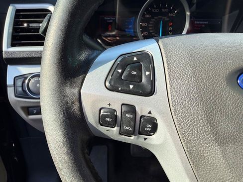 Used 2014 Ford Explorer XLT w/ Equipment Group 202A AWD/4WD image 39