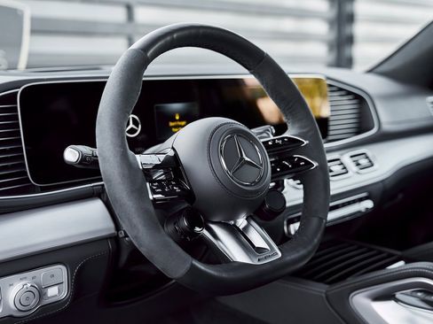 Used 2025 Mercedes-Benz GLS 63 AMG GLS 63 AMG image 37