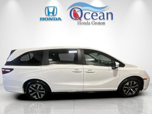 Used 2025 Honda Odyssey EX-L image 2