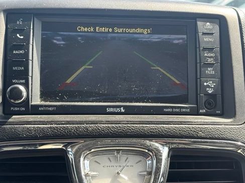 Used 2014 Chrysler Town & Country Touring-L FWD image 25