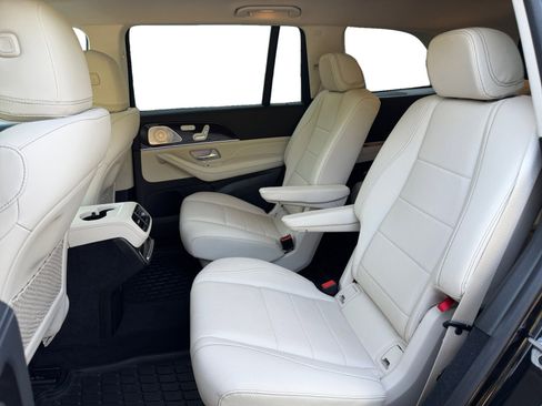 Used 2024 Mercedes-Benz GLS 450 4MATIC image 16