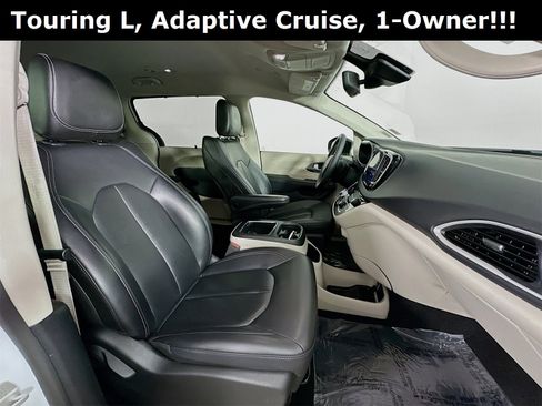 Used 2024 Chrysler Pacifica Touring-L image 29