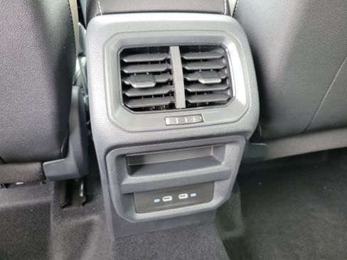 New 2026 Volkswagen Taos SE FWD image 15