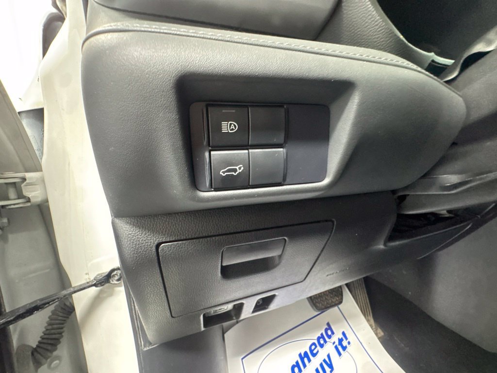 Used 2021 Toyota Highlander LE AWD/4WD image 15