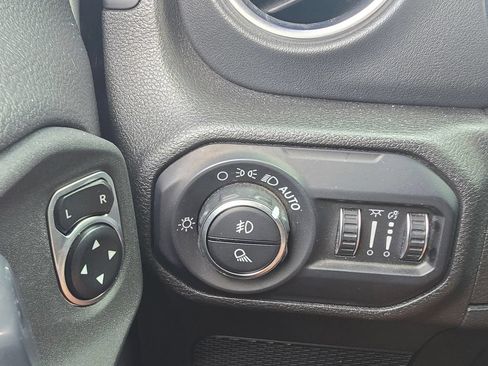 Used 2020 Jeep Gladiator Overland AWD/4WD image 38