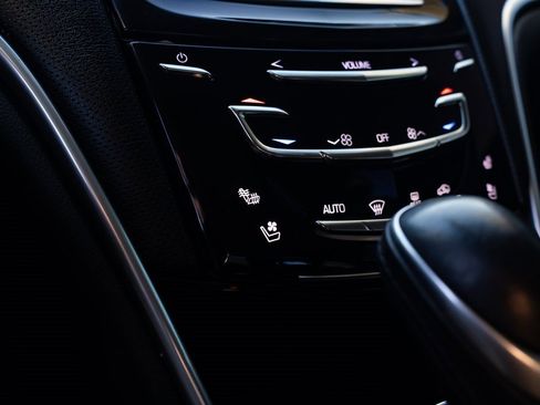 Used 2019 Cadillac XTS Luxury image 16