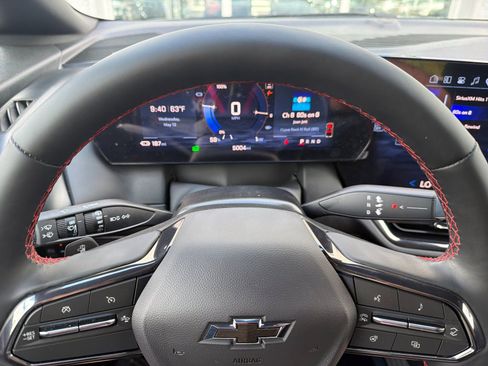 Used 2025 Chevrolet Equinox EV RS FWD image 22
