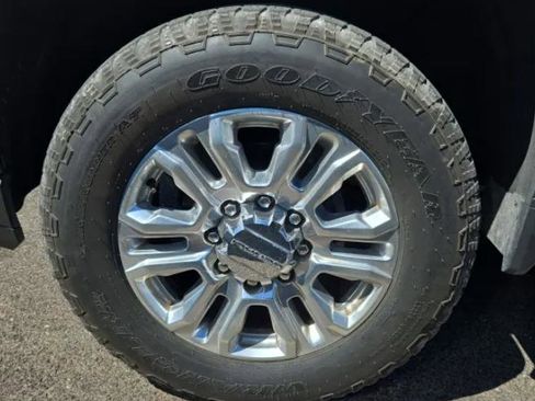 Used 2022 GMC Sierra 2500 Denali w/ Denali Ultimate Package AWD/4WD image 2