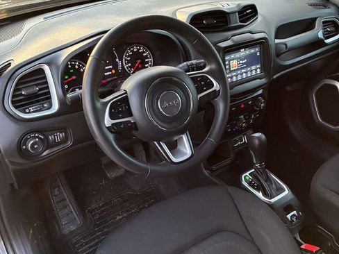 Used 2020 Jeep Renegade Latitude FWD image 31