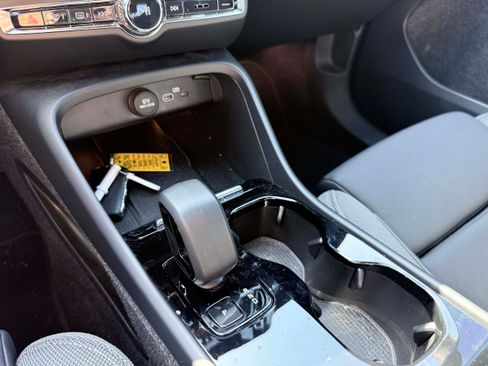 Certified 2023 Volvo XC40 Recharge Core AWD/4WD image 21