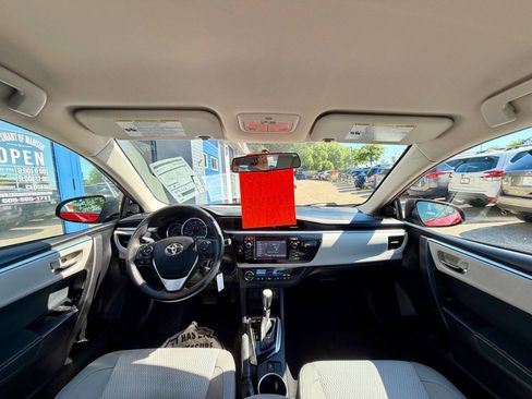 Used 2016 Toyota Corolla LE FWD image 19