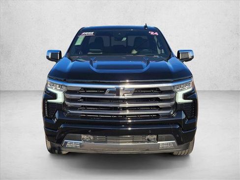 Used 2024 Chevrolet Silverado 1500 High Country w/ High Country Premium Package AWD/4WD image 2