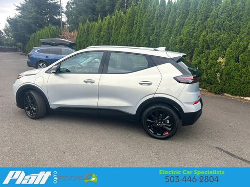 Used 2023 Chevrolet Bolt EUV LT w/ Redline Edition FWD image 4