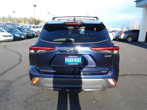 Used 2021 Toyota Highlander XLE AWD/4WD image 4