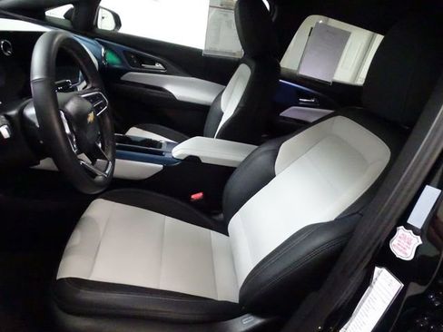 Used 2025 Chevrolet Equinox EV LT FWD image 2