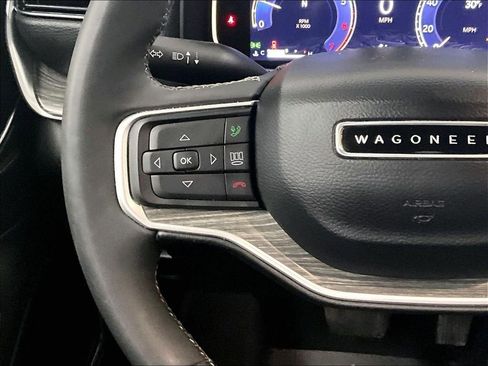 Used 2024 Jeep Wagoneer L Series III w/ Flexible Seating Group AWD/4WD image 24